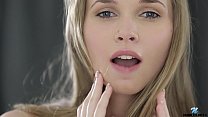 sex 熱いアマチュアマンコ遊びを吸う porn