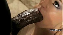 sex горячая сисястая белая юная шлюшка трахает большой черный член брата подруги porn