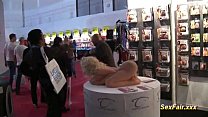 sex дикая дама берет мужика на сцену porn