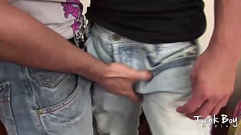 sex twink boy media в сексуальном латинском тройничке porn