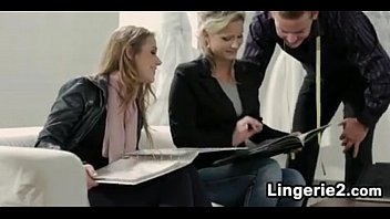 sex невесты в тройничке в магазине платьев porn