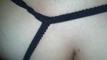sex 彼は自分自身を彫りそれを彼のお尻に突き刺します porn