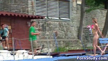 sex 公共ヌードフェチユーロベイブはウォーターバイクに乗る porn