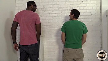 sex エイデンパーカーはトイレで黒人の男とセックスする porn