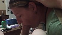 sex друг горячей жены идет вниз для полного рта porn