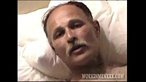 sex 成熟した男スティーブは打ち負かす porn