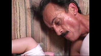 sex ステップ娘は継父と友人をファック porn