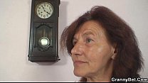 sex он трахает старую швею сзади porn