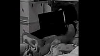 sex застенчивая жена застукала за мастурбацией перед скрытой камерой porn