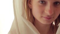 sex 彼女の素敵なおまんこを見せている美しいチェコの女の子 porn