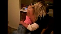 sex горячая маленькая блондинка трется о своего парня porn