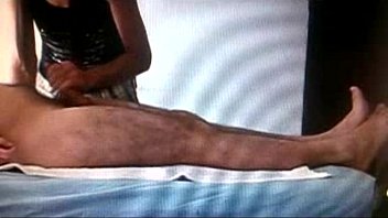 sex マッサージセッションで彼女を吸う porn