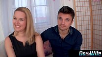 sex 金髪の妻は夫が見ていると犯される porn