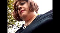 sex karenbabes настоящая шлюшка geordie tgirl выходит из машины в поисках члена в любительском видео porn