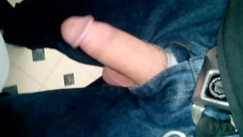 sex мне было скучно и пришлось пописать плюс мне нравится хвастаться своим членом porn