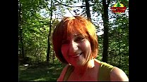 sex зрелая брюнетка принимает горячий камшот на лицо на улице porn