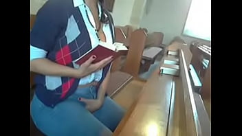 sex мастурбирует в церкви porn