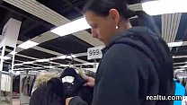 sex сочная чешская девушка соблазнена в торговом центре и вспахана в видео от первого лица porn