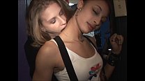 sex 若いブロンドのレズビアンはおまんこを吸った指を絶頂しますかわいい黒い猫をオルガスムにフルhdワイドスクリーンは今赤で porn