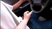 sex жена учит подростка водить машину играя с его членом и заставляет его кончить огромным porn