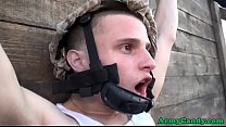 sex 黒人兵士が屋外でスパイトロスト porn