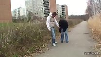 sex молодой парень соблазняет бездомную милфу м трахаться с ним porn
