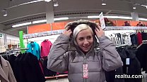 sex безупречная чешская телочка соблазнена в торговом центре и оттрахана в видео от первого лица porn