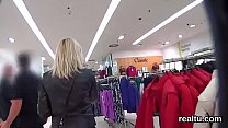 sex поразительная чешская малолетка соблазнена в торговом центре и оттрахана в видео от первого лица porn