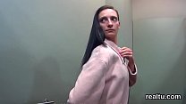 sex поразительная чешская милашка соблазнена в торговом центре и скачет от первого лица porn