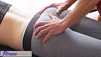 sex fitnessroomsゴージャスなフィットネスモデルの汚いヨガ講師 porn