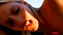 sex худенькую блондинку с большими сиськами трахнули в задницу на пляже porn