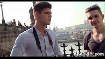 sex злая скачет на члене с гомосексуальным ебарем porn