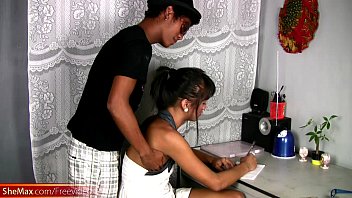 sex フィリピンの学校のtgirlは彼女の嫌いな人を男の肉で満たす porn