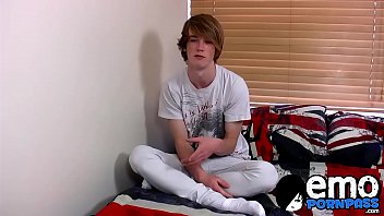 sex рыжий эмотвинк kai alexander ублажает себя на кровати porn