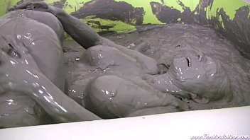 sex ミンディミンクと角質の泥風呂の女の子 porn