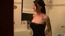 sex горячая немецкая сводная сестра поймала его и помогла с трахом porn