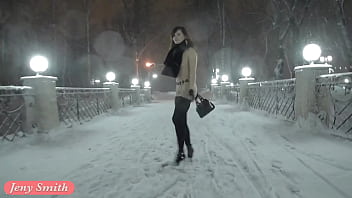 sex джени смит голая в снегу гуляет по городу porn