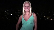 sex молодая симпатичная юная телочка в публичной гэнгбэнгоргии с незнакомцами porn