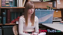 sex 淡いティーン泥棒ドリーリーは筋肉質の男に剥奪されて犯される porn