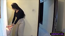 sex レディーボーイは男からの栄光の嫌いな人をなめファックします porn