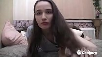 sex スキニーティーンはカムで彼女の足を広げます porn
