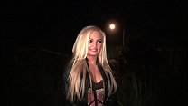 sex горячая блонди собирается на публичный секс с незнакомцами раком в месте групповой оргии porn