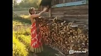 sex грудастая русская красотка с волосатой пиздой и огромными сиськами трахается в деревне porn