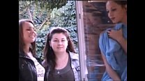 sex девушка голая в окне пока люди проходят хахаха porn