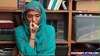 sex горячую мусульманскую тинку за покупками поймали и преследовали porn