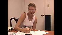 sex она глубоко задрала своему новому боссу и получает работу porn