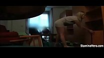 sex она вызывает полицейского и трахает его перед шпионской камерой porn