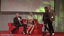 sex трахоргия в тройничке на публичной сцене porn