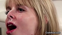 sex пикантная красотка получает порцию спермы на ее лицо глотая весь эякулят porn