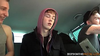 sex kai alexander занимается хардкорным тройничком в движущейся машине porn